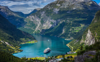 Hochseekreuzfahrten_Kreuzfahrtschiff_Geirangerfjord_Pressmind