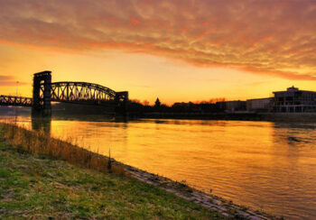 Image_Flusskreuzfahrten_Elbe_Magdeburg_Eisenbahnbruecke_Pressmind