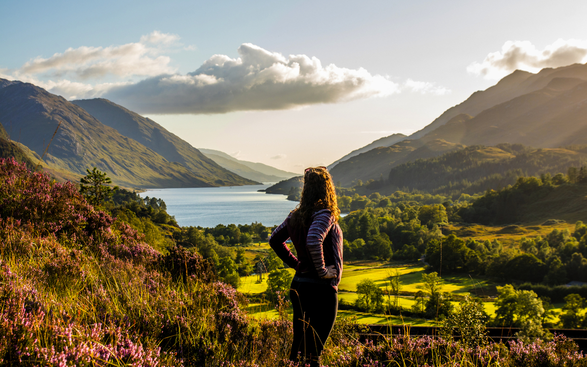 Blick vom Glenfinnan-Viadukt im schottischen Hochland 