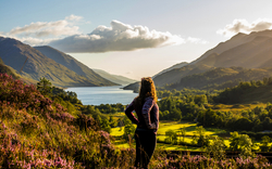 Blick vom Glenfinnan-Viadukt im schottischen Hochland 