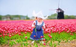 Mädchen in holländischer Tracht