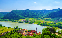 Luftbild von Dürnstein in der Wachau in Österreich