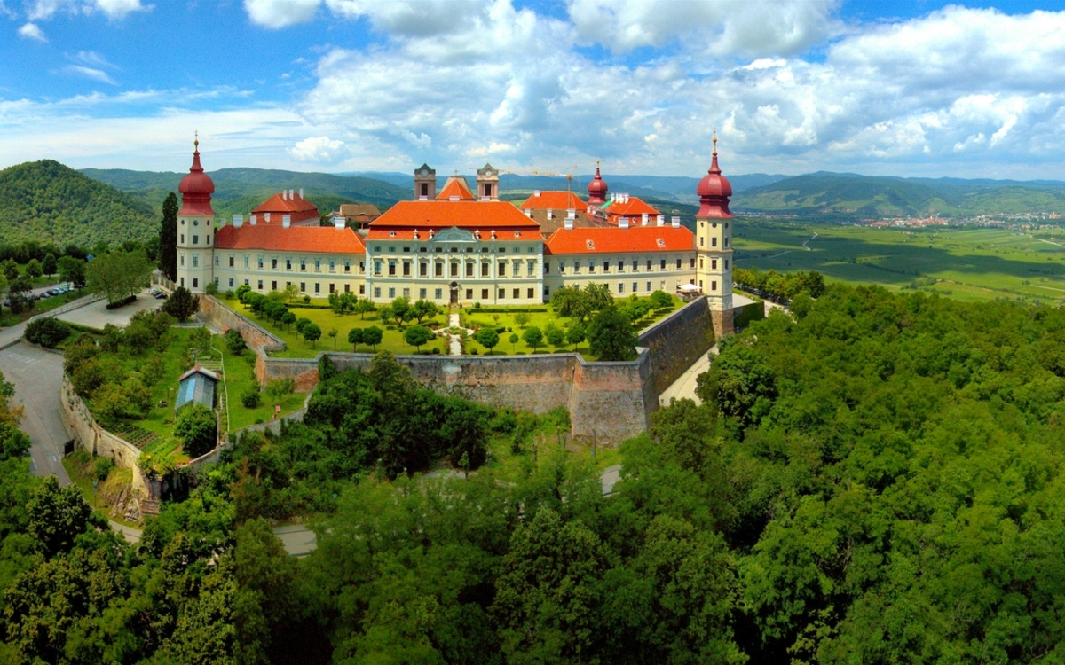 Luftaufnahme des Klosters Stift Göttweig in Österreich