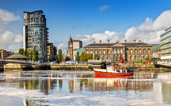 The Custom House und Fluss Lagan in Belfast