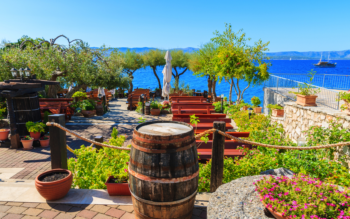 Bol - ein Badeort auf der kroatischen Insel Brač