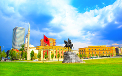 Denkmal für Skanderbeg auf dem Skanderbeg-Platz im Zentrum von Tirana,Albanien,