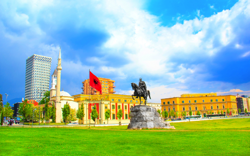 Denkmal für Skanderbeg auf dem Skanderbeg-Platz im Zentrum von Tirana,Albanien,