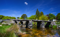 alte Klapperbrücke bei Postbridges in Devon