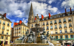 Brunnen auf dem Place Royal in Nantes