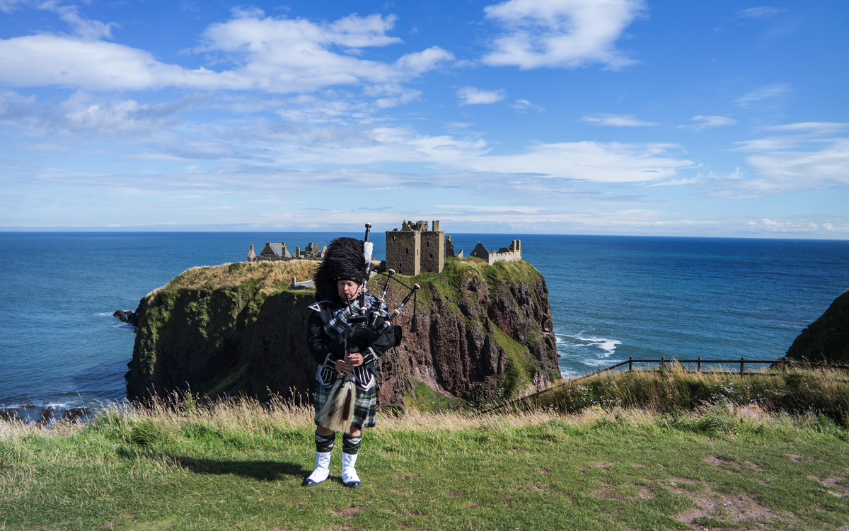 traditioneller schottischer Dudelsackpfeifer
