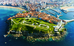 Luftaufnahme der Stadt Gijon in Asturien, Spanien