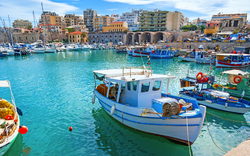 Alte Hafen mit Booten in Heraklion, Kreta