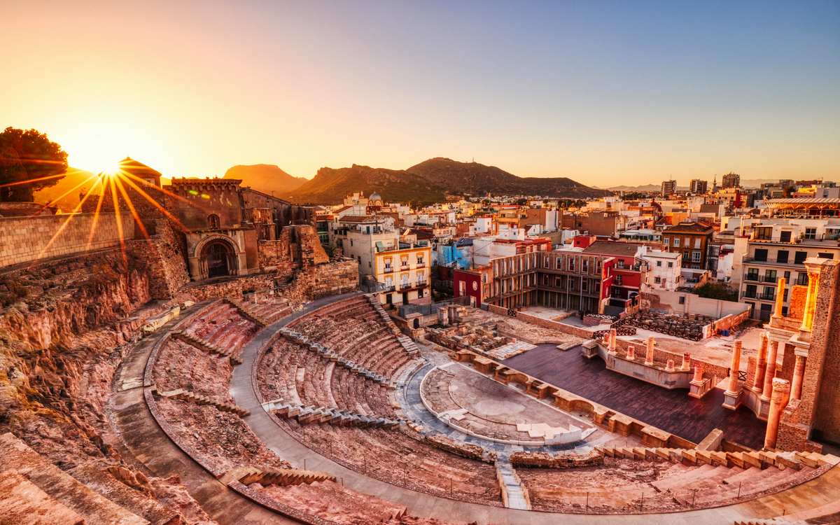 Römisches Theater in Cartagena bei Sonnenuntergang