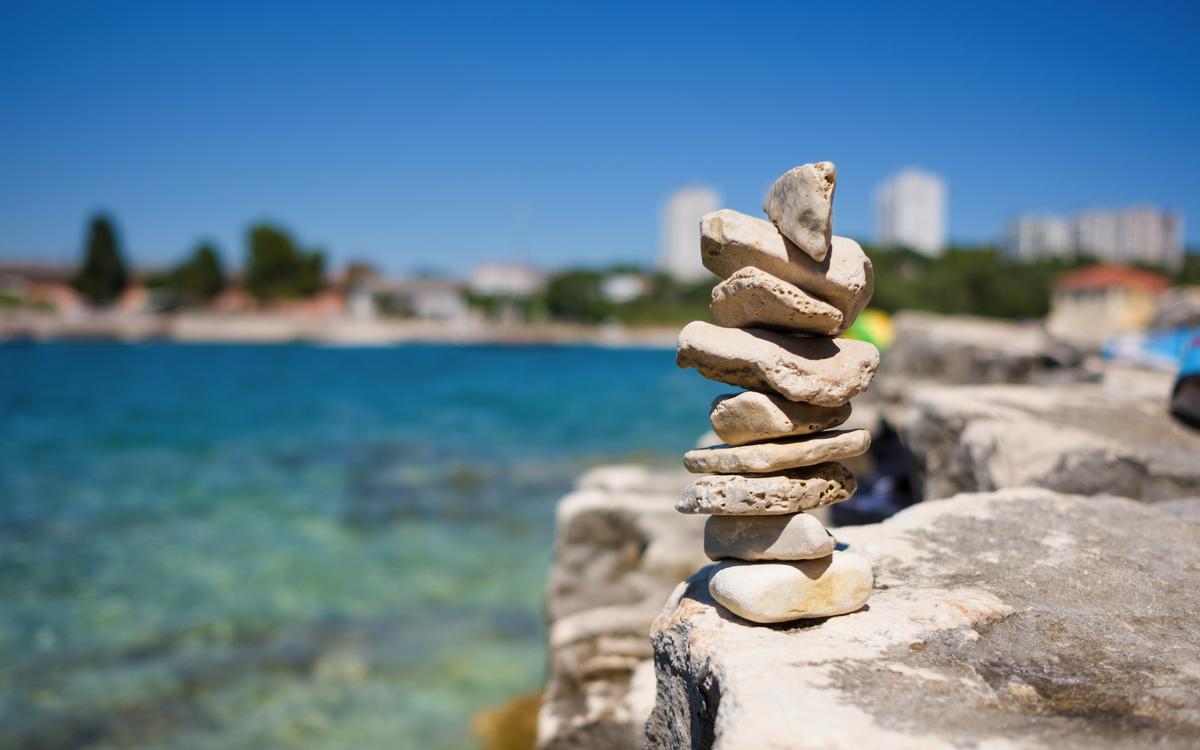 Steine ​​am Strand in Kroatien