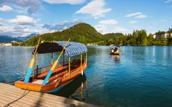 Pletna Boot auf dem Bleder See in Slowenien