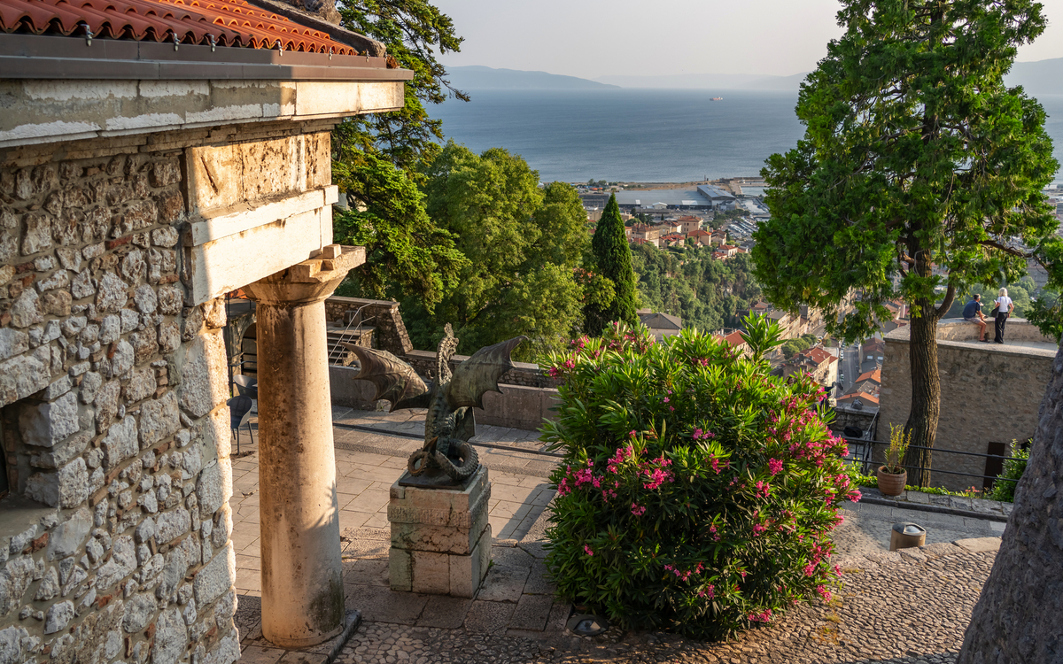 Aussicht von der Burg Trsat auf die Stadt Rijeka, Kroatien
