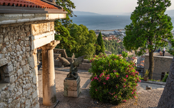 Aussicht von der Burg Trsat auf die Stadt Rijeka, Kroatien
