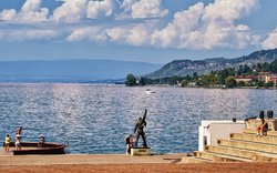 Freddie Mercury-Statue am Genfer See in Montreux