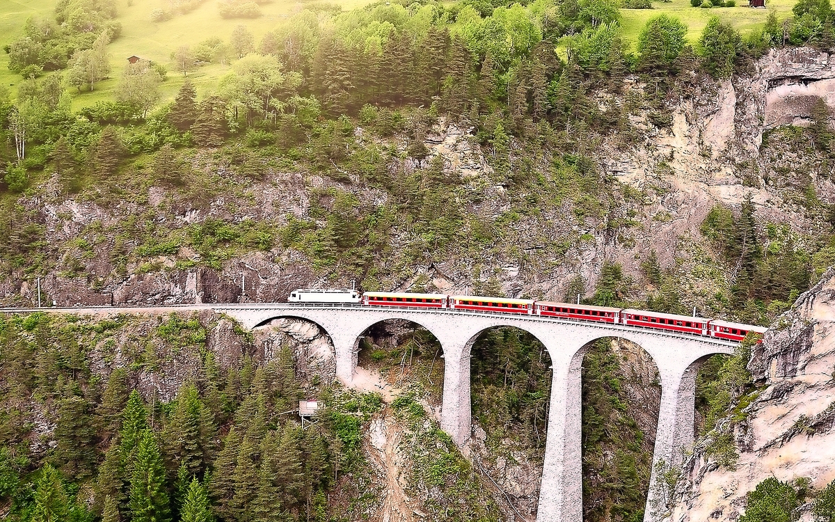 Personenzug von St. Moritz nach Chur
