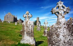 Kloster von Clonmacnoise, Irland