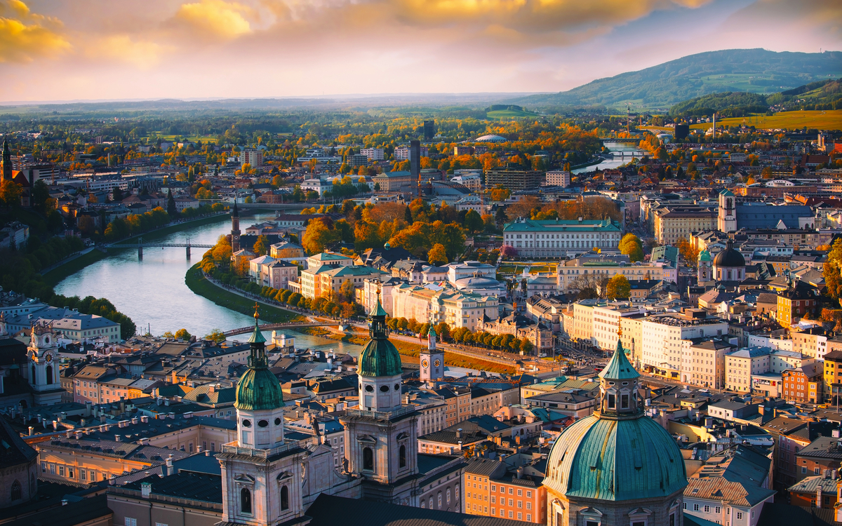 Luftpanoramablick über Salzburg 
