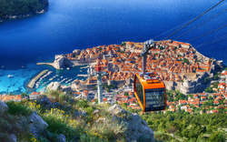 von der Altstadt von Dubrovnik mit der Seilbahn auf den Berg Srd