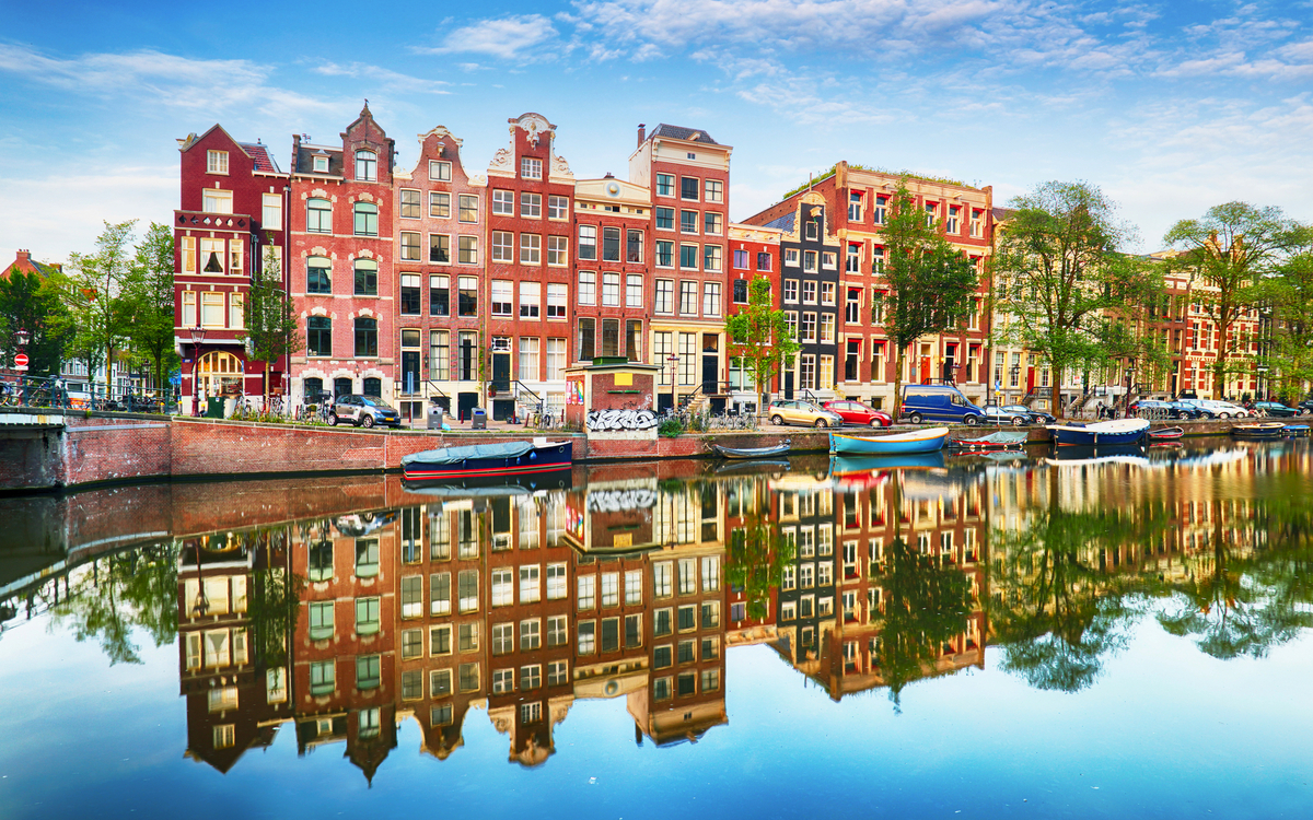 traditionelle holländische Häuser an den Kanälen in Amsterdam