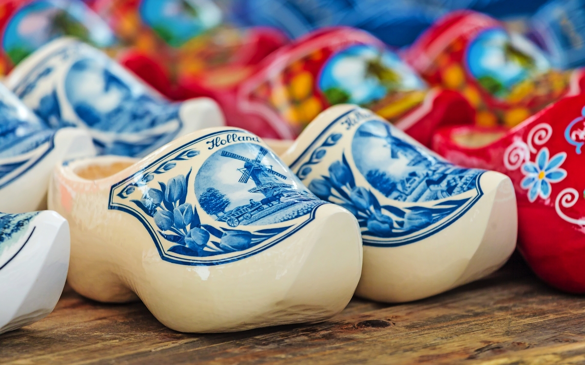 Niederländische bunte Holzschuhe