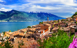 Panoramablick auf das Limone sul Garda am Gardasee