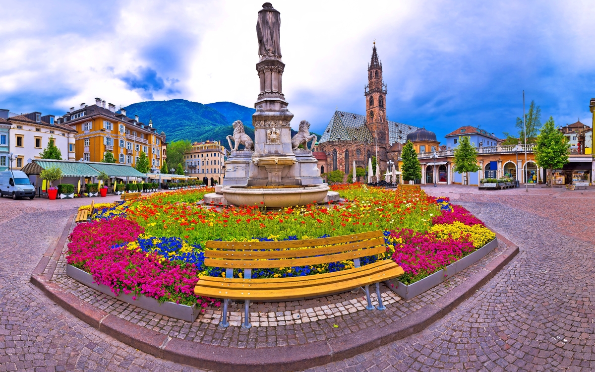 Bozen Hauptplatz Waltherplatz Panoramablick