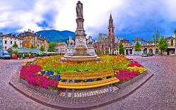 Bozen Hauptplatz Waltherplatz Panoramablick