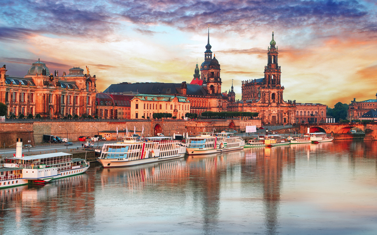 Panorama von Dresden bei Sonnenuntergang