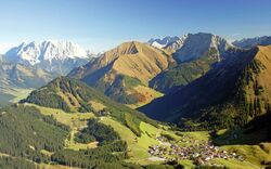 Berwang mit Zugspitze im Hintergrund