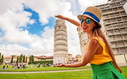 Schiefer Turm und Dom Santa Maria Assunta am Piazza dei Miracoli in Pisa, Italien