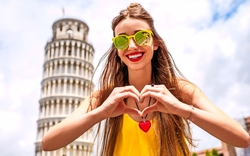 Schiefer Turm am Piazza dei Miracoli in Pisa, Italien
