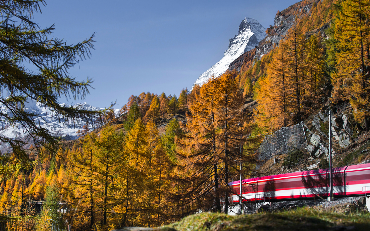 Zermatt Shuttle Zug am Matterhorn