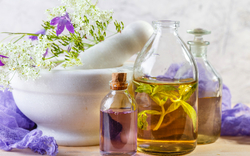 Ätherische Öle und Wildblumen