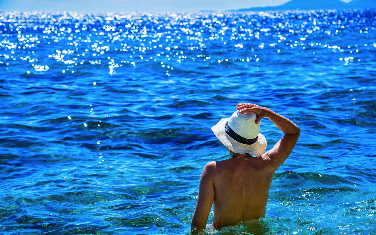 nackt im Meer