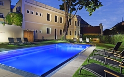 Hotel Reza Außenbecken