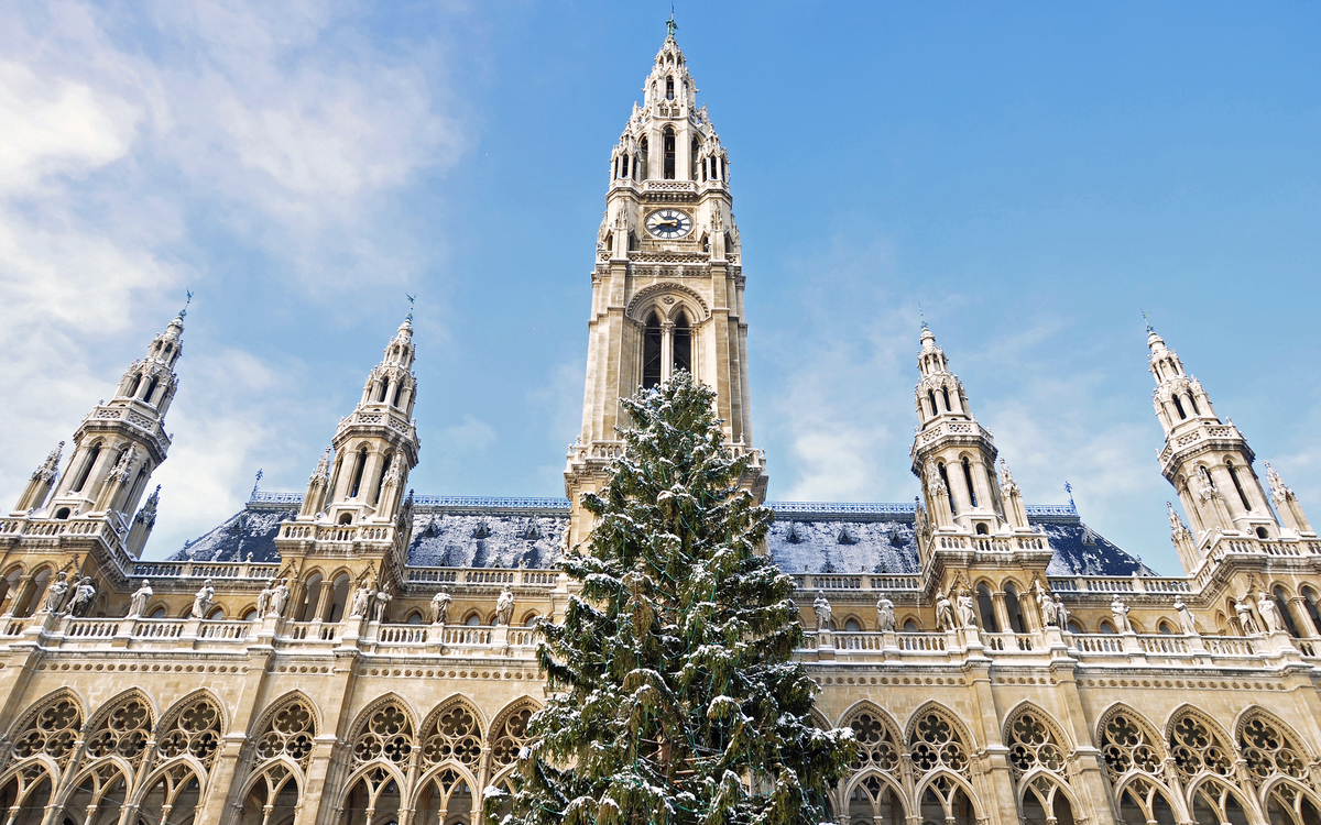 winterliches Rathaus in Wien