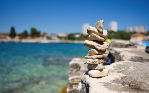 Steine ​​am Strand in Kroatien