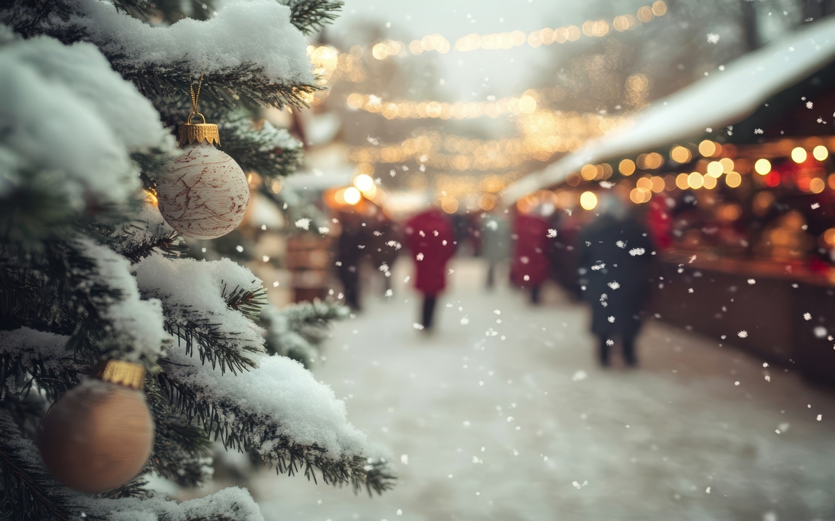 Weihnachtsmarkt im Schnee