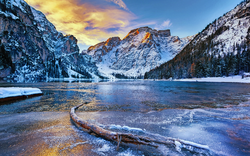 Pragser Wildsee in den Dolomiten, Italien
