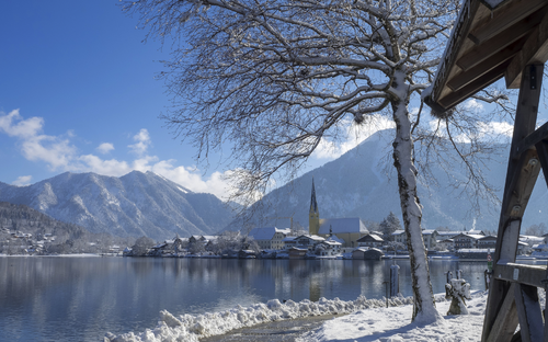 Blick auf dem winterlichen Tegernsee