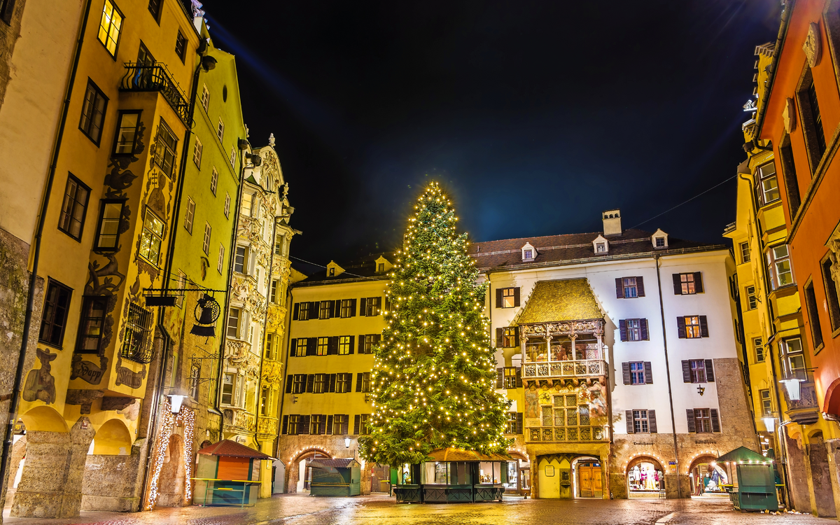 Weihnachtsbaum im Stadtzentrum von Innsbruck