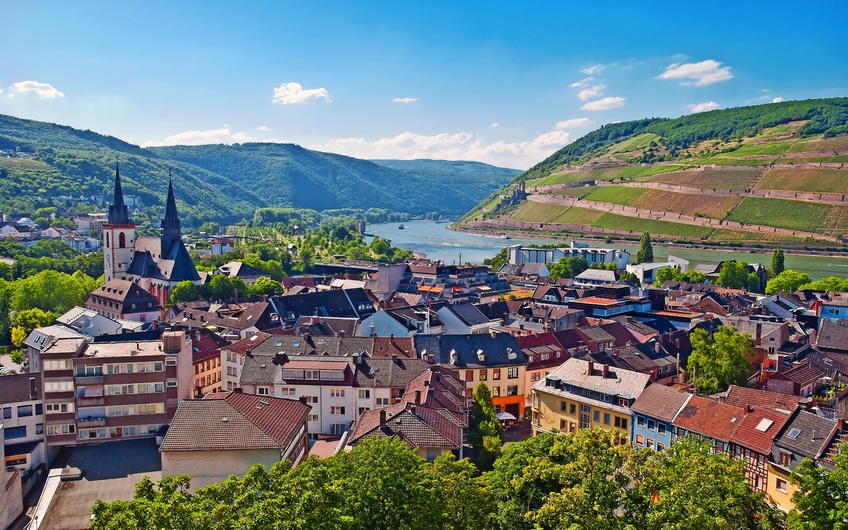 Bingen am Rhein mit Mäuseturm und Burg Ehrenfels
