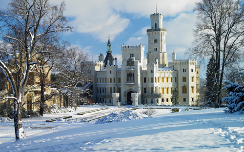 winterliches Schloss Hluboká nad Vltavou