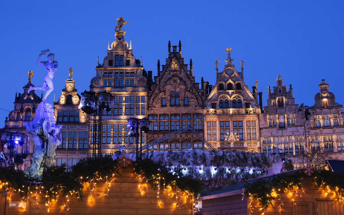 der im Zentrum der Altstadt gelegene Grote Markt in Antwerpen