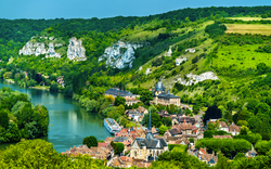 Les Andelys am Ufer der Seine in Frankreich