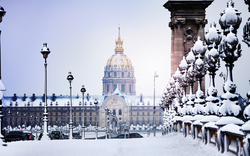 Pont Alexandre III und Invalidendom im Winter